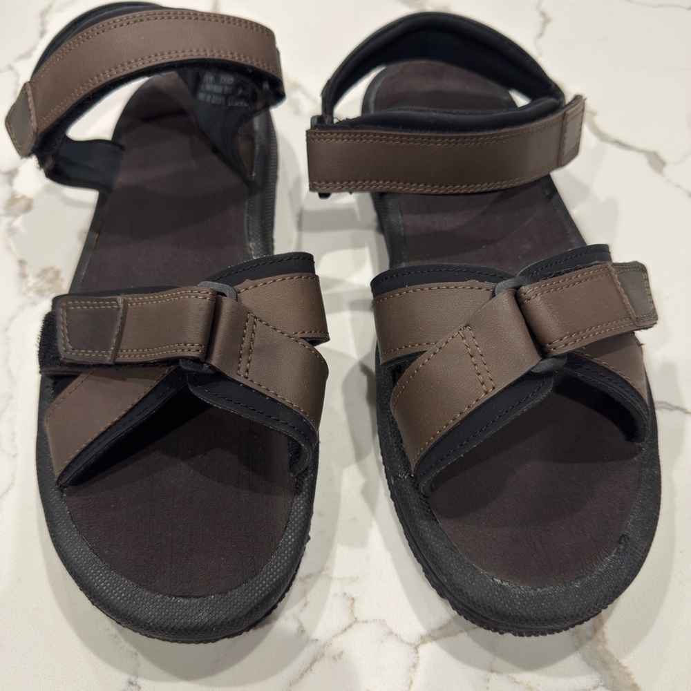 RNZ Men’s Brown adjustable Sandals, Never Worn. Size 10